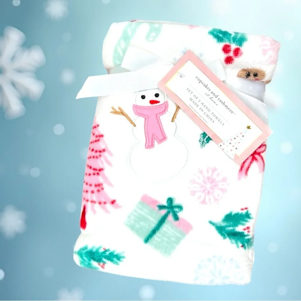Cupcakes & Cashmere - ‘Winter Wonderland bundle’ bath towel set. NWT. Firm!